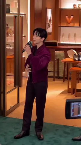 Aku juga mencintaimu oppa 💯🕑😍🫶🏼💛❤️‍🔥 Event: LEE JUNHO X BERLUTI boutique grand opening Taipei Ya ampun, Lee Junho yang tampan 🌟🔥 tampil memukau di Berluti boutique grand opening Taipei 101 @ berluti 🎉! Tak perlu menunggu AAA awards ceremony, yuk rayakan Berluti's 130th anniversary  bersama @le2jh yang tampan sekarang juga 💫! 📍Berluti / Taipei 101 Mall Lantai 3 @ taipei101mall_official (IG) 🗓 Rabu, 27.08.2025 💯🕑 🩷 ❤️  💚 #2PM #투피엠 #HOTTEST #JUNHO #LEEJUNHO        💙  💛  💜  💯🕑   🫶🏼*^°°^*❤️‍🔥 🐼🐨🐱🐥🐧🍌