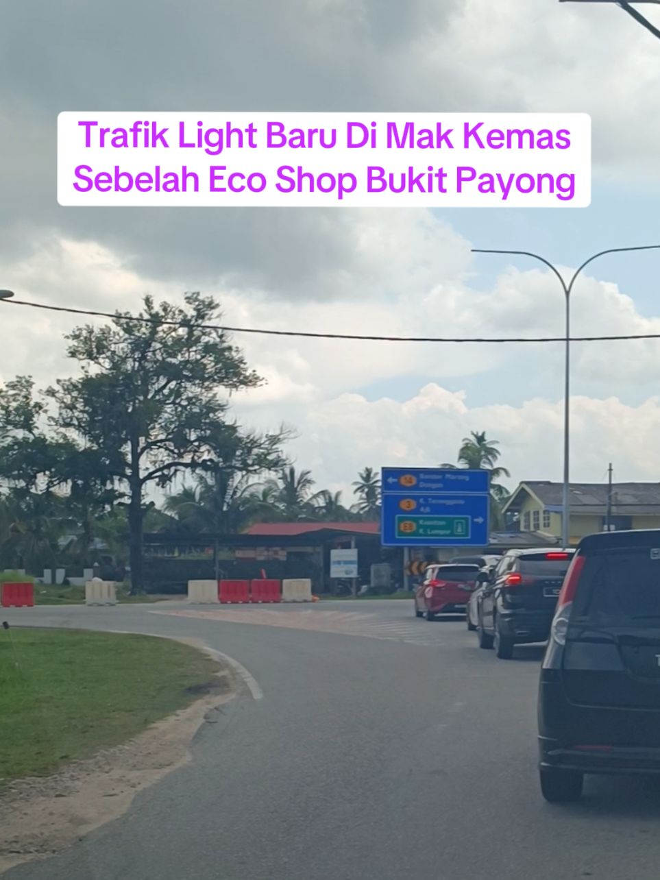 Trafik Light Baru Di Kampung Mak Kemas. Sebelah Eco Shop Bukit Payong.