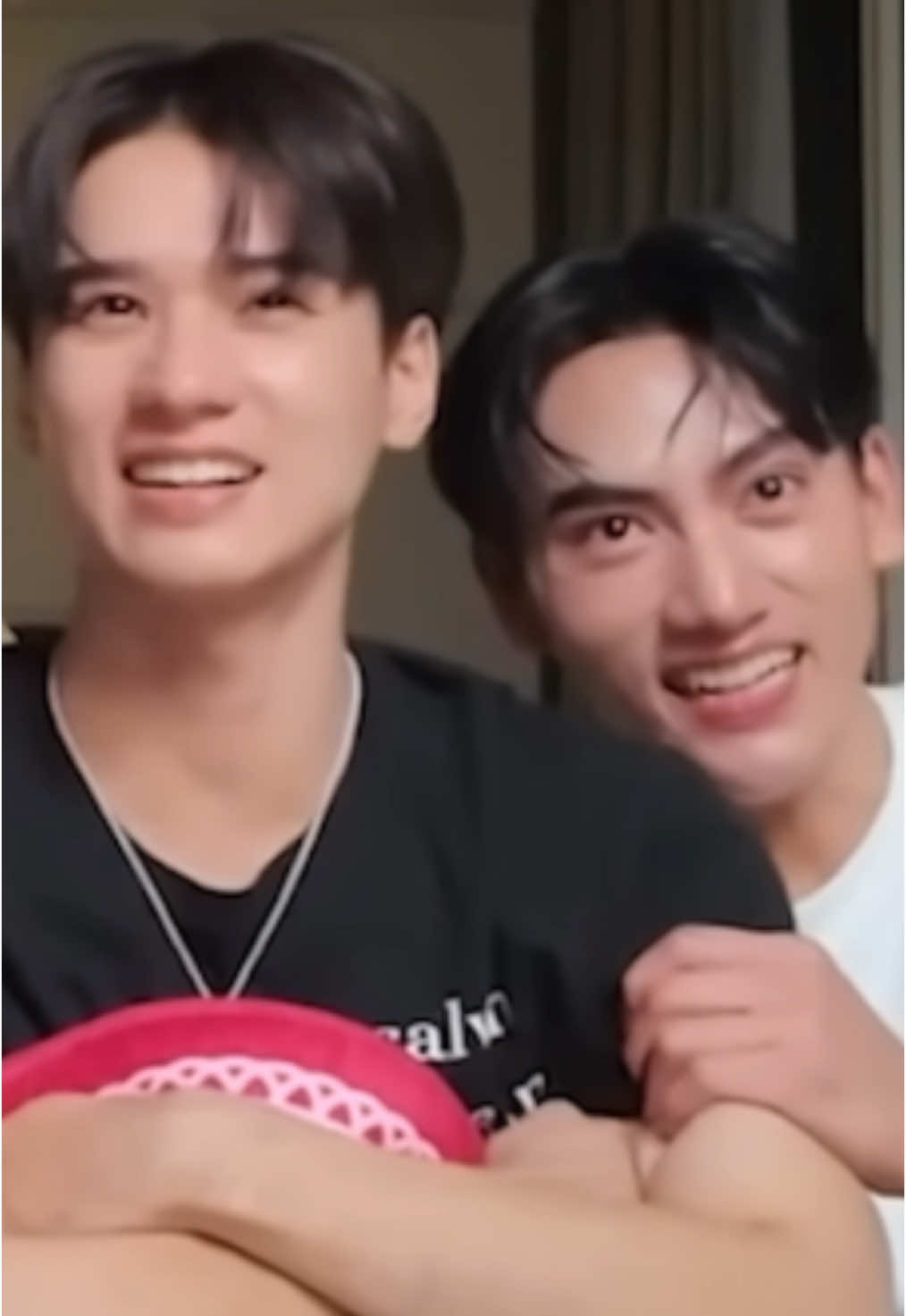 เมื่อปล่อยให้พี่พี่เลี้ยงปังปังขำจนเหนื่อยปังลูกไม่เป็นไรนะเดี๋ยวพวกพี่เค้าก็โต5555555555555555555555555555555555555555555556655 #เติ้ลเฟิร์สวัน #เก่งน้ําปิง #ปังพิรุฬห์วัฒน์ #เขมจิราต้องรอดseries #nampingster #kengharit #Firstone #tle_mtm 