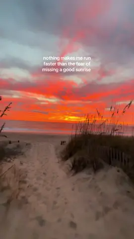 Watching this back I look absolutely insane hahahha but it was worth the sprint #obx #sunrise 