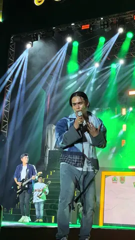 latepost hehe #konsersemarang #setiaband #st12 #charly 