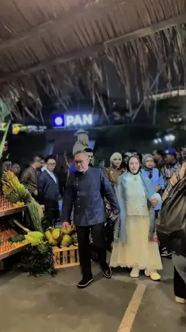 Memperingati HUT ke-27, PAN menggelar “PAN Awards 2025” dengan memberikan penghargaan kepada 12 pahlawan pangan, lingkungan, dan desa dari seluruh Indonesia, serta Gala Dinner yang menyuguhkan kuliner nusantara sebagai wujud syukur dan komitmen pada ketahanan pangan nasional. @zul.hasan  #ZulkifliHasan #PartaiAmanatNasional #PANAWARDS #27PANPANGANTERDEPAN #27TahunPAN  