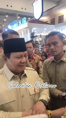 Pertama kali bertemu pak presiden beliau sangat baik dan tangan ditepuk berulangulang kali bahkan menyebut malinau #wanderfullindonesiaa #SulorotanMalinau #MALINAU #APKASI #presiden 