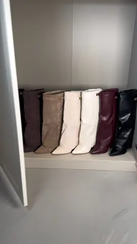 The ‘IT GIRL BOOTS’ available in 8 colors 🔥