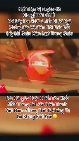 Vị Xuyên - Bản hùng ca bất tử Cách đây 50 năm, cuộc chiến đấu bảo vệ biên giới phía Bắc đã nổ ra, kéo dài trên chiến tuyến từ Pò Hèn (Quảng Ninh) đến Pa Nậm Cúm (Lai Châu). Dưới sự lãnh đạo của Đảng, quân và dân ta trên toàn tuyến biên giới phía Bắc với hào khí quật cường của dân tộc anh hùng đã kiên cường, sáng tạo, bẻ gãy và giáng nhiều đòn đau xuống đầu kẻ địch. Riêng cuộc chiến đấu bảo vệ biên cương ở Vị Xuyên kéo dài khốc liệt tới 10 năm sau, đến tháng 10 năm 1989 mới chính thức kết thúc. Mặt trận Vị Xuyên là chiến trường ác liệt nhất, đặc biệt trong giai đoạn từ 1984-1989 với hàng trăm trận chiến đấu diễn ra quyết liệt, nhiều cán bộ chiến sĩ ở mọi miền đất nước và đồng bào ta đã hy sinh trên mảnh đất này. Trên đất mẹ thiêng liêng, quân ta bám trụ từng điểm cao, từng mỏm đá, tấc đất. Có những quả đồi diễn ra hàng chục trận đánh giành giật giữa ta và địch. Dường như không một hòn đá, không một mét đất nào ở Vị Xuyên không thấm máu của người lính Việt Nam. Hàng nghìn chiến sĩ đã ngã xuống hoặc bỏ lại một phần cơ thể nơi rừng sâu núi thẳm. Nhiều trận đánh giành, giữ đất của quân và dân ta diễn ra vô cùng quyết liệt trên các cao điểm 1509, 1100, 772, 685, Đồi Đài, Cô Ích… ta đã tiêu diệt và làm bị thương hàng vạn quân địch, buộc họ phải rút quân. Sau khi kết thúc cuộc chiến, quân ta tiến hành đo lại, có ngọn núi bị đánh bạt đi hơn 3m. Ác liệt đến mức anh em gọi đó là “lò vôi thế kỷ”. Thắng lợi oanh liệt nhưng tổn thất của chúng ta cũng rất to lớn. Hơn 4.000 cán bộ, chiến sĩ, đồng bào ta đã anh dũng hy sinh. Hàng ngàn người bị thương, hàng trăm thôn bản bị phá hủy. Hàng ngàn héc ta ruộng vườn, đồi núi bị cày xới, đầy bom mìn, vật nổ… Đến nay, vẫn còn nhiều liệt sĩ nằm rải rác trên khắp chiến trường Vị Xuyên mà chưa tìm được hài cốt, nhiều mộ liệt sĩ chưa có tên trong nghĩa trang. Trong cuộc chiến này, riêng tỉnh Hà Giang đã huy động hàng chục nghìn dân công hỏa tuyến cùng hơn 20 nghìn dân quân miền xuôi tham gia đào đắp hàng vạn mét hào, đường giao thông, chi viện lương thực, thực phẩm… để xây dựng phòng tuyến. Đó là chiến thắng của sự đoàn kết, quyết tâm giữ vững chủ quyền biên giới. Lịch sử sẽ không bao giờ quên những công lao, hy sinh, mất mát của quân và dân ta trong cuộc chiến này. Để có được phên dậu yên bình, hơn 4.000 cán bộ, chiến sĩ hy sinh. Phần lớn họ trên dưới 20 tuổi. Đến nay còn hơn 2.000 liệt sĩ nằm rải rác khắp chiến trường Vị Xuyên chưa quy tập được hài cốt. Chiến tranh đã lùi xa nhưng ký ức về lịch sử hào hùng, oanh liệt của mặt trận Vị Xuyên (Hà Giang) trong giai đoạn 1979-1991- nơi địa đầu của Tổ quốc vẫn còn lưu mãi. Chính ở mảnh đất này, hàng nghìn anh hùng, liệt sỹ đã chiến đấu, hy sinh để giữ lấy từng tấc đất thiêng liêng trong cuộc chiến đấu bảo vệ biên giới phía Bắc, tạo nên một “bản hùng ca bất tử” cho non sông hôm nay và muôn đời sau.#63tiengiang #xuhuongtiktok #lichsuvietnam #quansuthegioi #quansu 