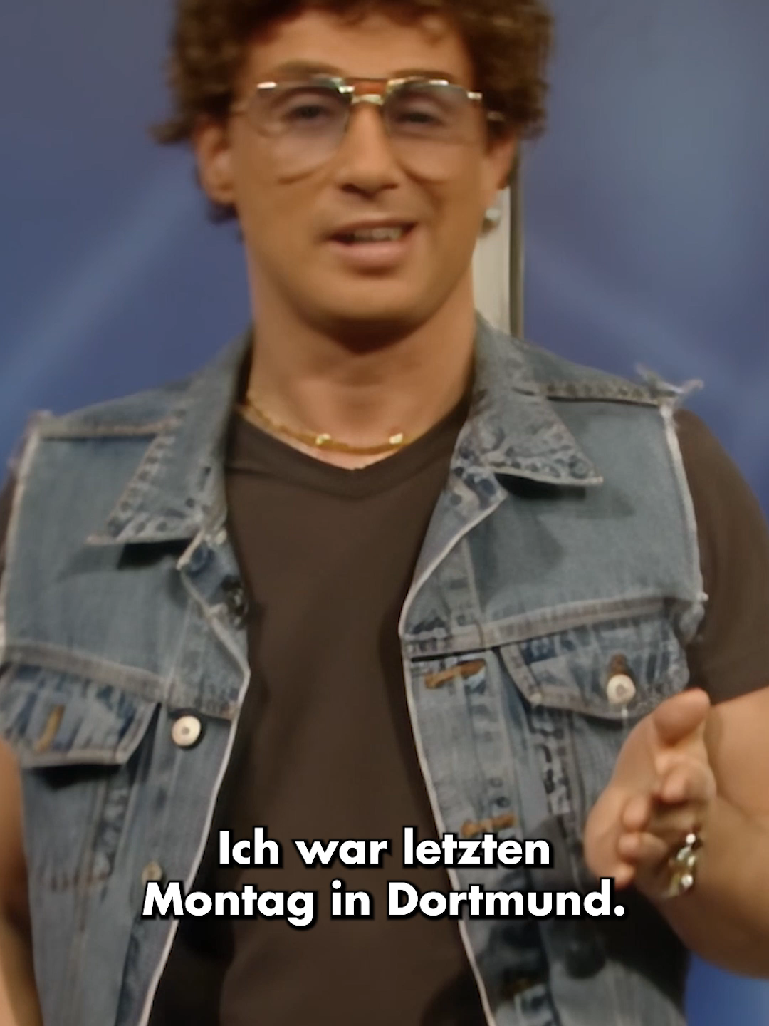 Jung, frech und schon damals Kult – die Ruhrpott-Schnauze namens Atze Schröder. Schon 2001 ist sein gewisses Etwas in der Wochenshow präsent.#wochenshow #lustig #atzeschröder