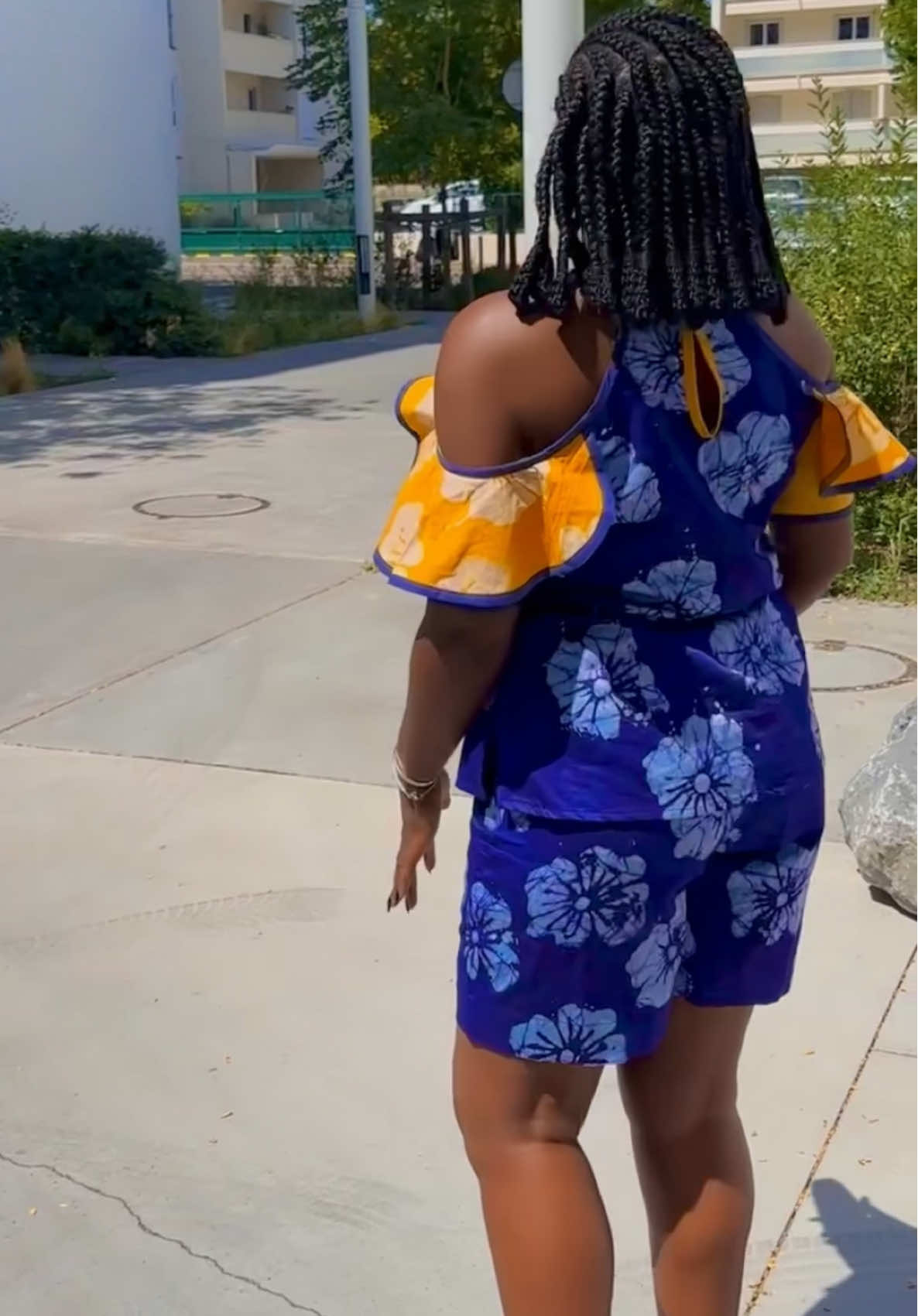 Mini-collection MadiOsara 🔥 Batikcoton, fraîcheur + élégance africaine ✨ Pièces uniques, stock limité ! Commande vite 🛒 madiosara.com ✅ Team couleurs vives 🌈 ou team tons neutres 🤍 ? #batik #madiosara #ankara #vlisco #abonnetoi❤️❤️🙏 #modeafricaine #tendance #fyp #wax #viral 