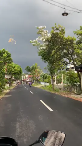 agustusmu pie cah? #fypage #vibes #rain #beranda 