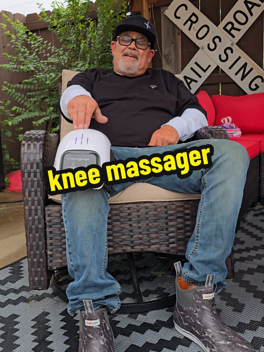 with this weather changing my knee feels every bite of the pain. this knee massager is great for massaging your knees and help relieve the pain. #kneepain #kneepainrelief #tiktokshoplabordaysale 
