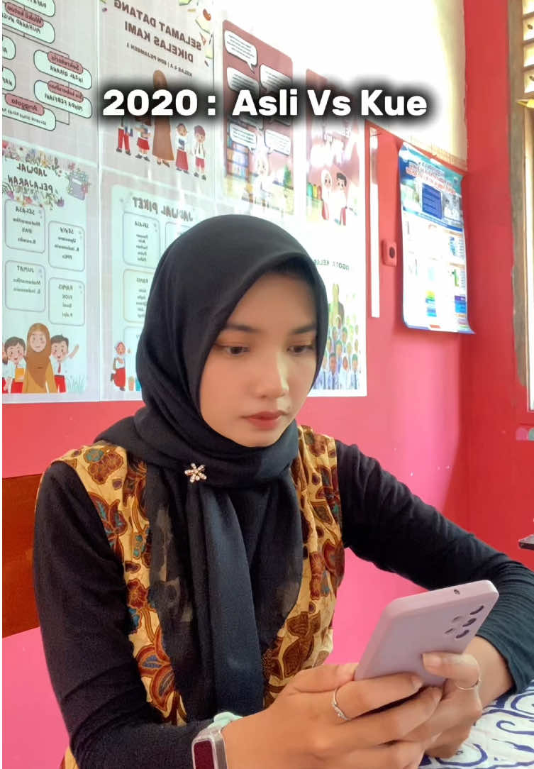 makin maju teknologi harus pinter-pinter bedain mana asli mana palsu, walaupun arti dalam videonya sama, eh gimana . . . #guru #gurutiktok 