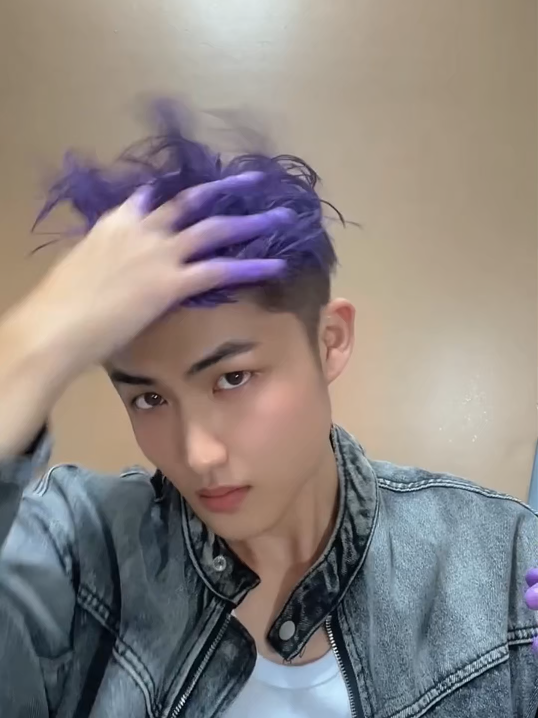 Minyak rambut berwarna ini sungguh ajaib!#koreanstylefashion #tiktokshoppingpaydaysale #tiktokshopindonesia #koreanstyle #semirrambut #pomadewarna #pomade #pomadeviral #tikotkshop #fyp
