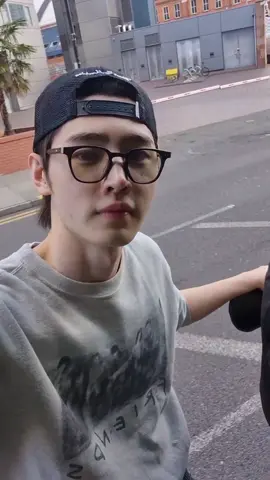 Sunghoon weverse update 🐧: 🚲🐝 #sunghoon #parksunghoon #enhypen #fyp 