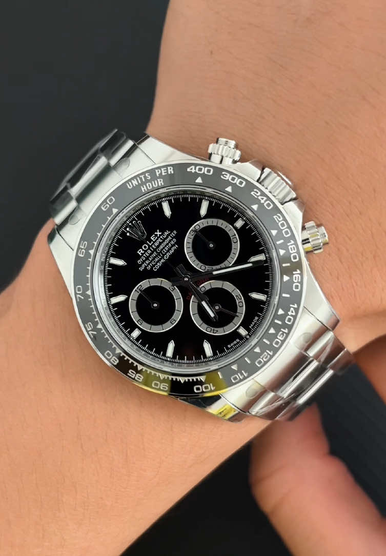 Rolex 126500 keluli hitam 🤩🤩 Piring hitam dilengkapi dengan kasus keluli tahan karat, rasa kecil segera muncul! Diameter jam tangan 40mm, saiz pergelangan tangan boleh dikemas dengan mudah Rasa rendah dan tidak kehilangan suasana 😎😎 #daytona #rolex126500ln #rolexdaytona #menswristwatch #watch 