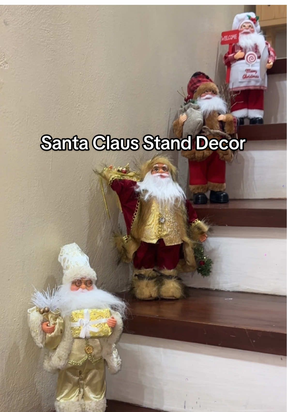 ILANG DAYS NALANG BER MONTHS NA 🎅 🎄 #santaclausstand #santafigurine #santaclaus #christmasdecoration #santaclausdecoration 