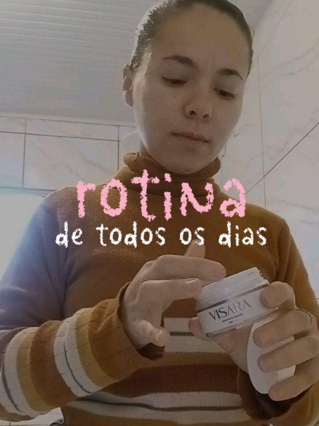 ✨ Pequenas atitudes que transformam sua pele: 💧 Beba bastante água 🥛 Hidrate-se de dentro pra fora ☀️ Nunca esqueça o protetor solar 🧼 Mantenha a pele sempre limpinha O autocuidado começa nesses detalhes simples, mas pode ir muito além! 💕  . . . #autocuidado  #peleperfeita  #skincareroutinetips  #bemestar  #saudeebeleza 