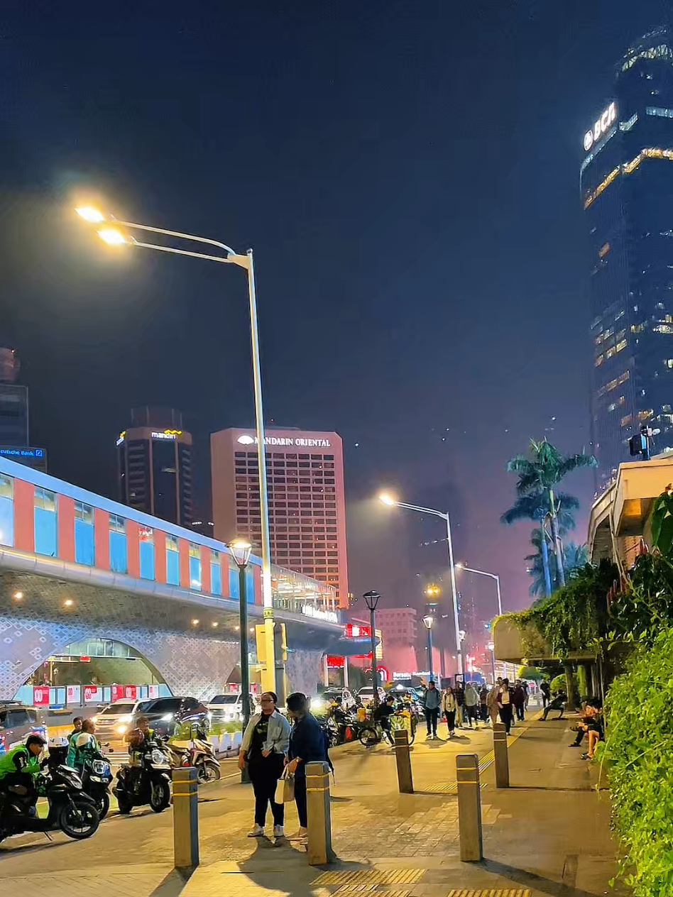 selamat malam jakartans  • • • #jakarta #citylights #nightvibes #foryou #views 