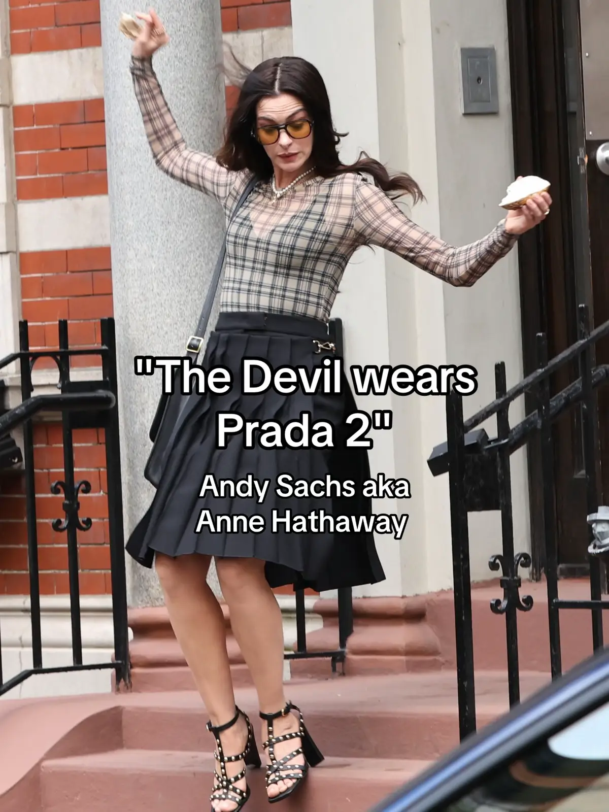 #annehathaway took a tumble during the filming of #thedevilwearsprada 2 – but got right back up again. Tap the link for everything we already know about the movie. #voguegermany #derteufelträgtprada #andysachs  (Photos: Getty Images)
