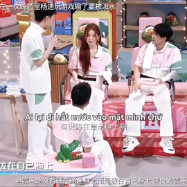 Người ta hắt nước vào người khác còn Lộ Tư tự hắt nước vào mình #trieulotu #zhaolusi #赵露思 #xuhuong #viral 