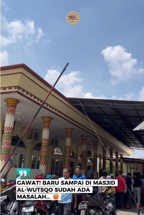HARI KE-14 MOBIL MAKAN MAKAN, Jamaah membludak sebelum makanan di siapkan dimeja😫 Sempat kewalahan tapi Alhamdulillah bagi bagi makan gratis tadi lancar dan seperti biasa 120 porsi habis 😇 #makangratis #berbagi #makansianggratis 