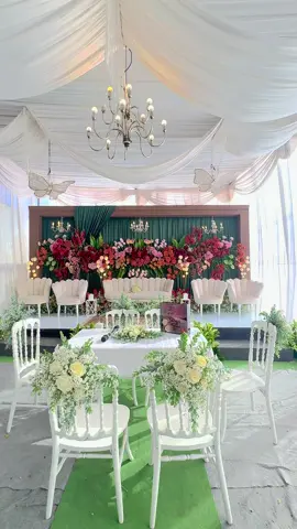 Dekorasi 6 meter 🕊️ Info lebih lanjut atau tanya tanya bisa langsung WA 🥰 Area Kediri ❗️ #wedding #pernikahan #dekorasiwedding #dekorasipernikahan #akadnikah 