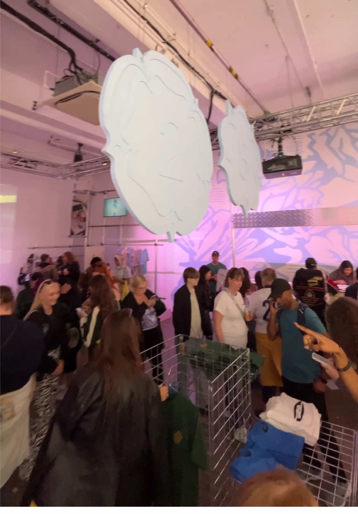 28 CLOTHING POP UP PROTEIN STUDIOS LDN EC2A 3EY GIVEAWAYS EVERY HOUR CARD PAYMENTS ONLY NO RE-ENTRY