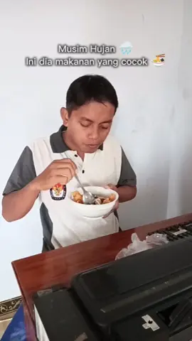 Makanan yang pas di Musim Hujan Guys 😁🌧️  #fypシ゚viral #pecintakuliner #inspirasi #bangzain #zainuriofficial 