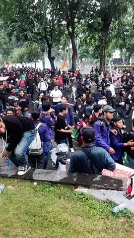 masyarakat bukan lah lawan wahai petinggi, kami hanya ingin menyuarakan ketidak adilan yang di dapatkan masyarakat#bubarkandpr #demo28agustus2025 