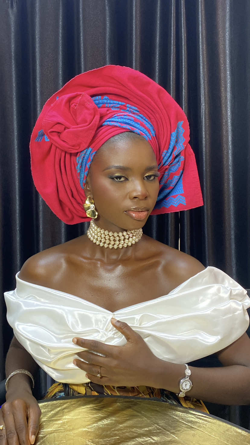 All out for Day-1 LOLAONIGELE Workshop📌‼️🥰✨ . Gele styled by @lolaonigele  Makeup by @glambysmd  Beautiful Bella @treasure_1_art  Location @blacknoirstudio_  . #gelestylist #gelestylistinlagos #gele #lolaonigele #geleinspiration #bridalgele #gelestylistinakure #africanfashion
