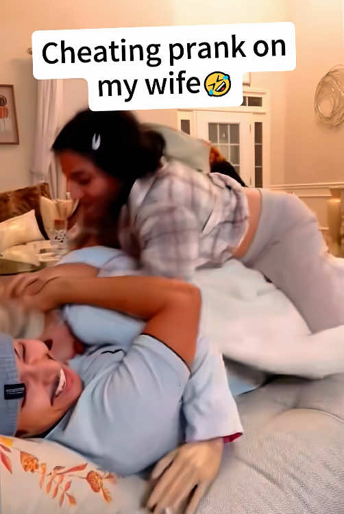 Don’t let 5 minutes of unhappiness affect your 23 hours and 55 minutes of happiness 😊#funny #couple #fun #fyp #foryour #prank #funnyvideos 