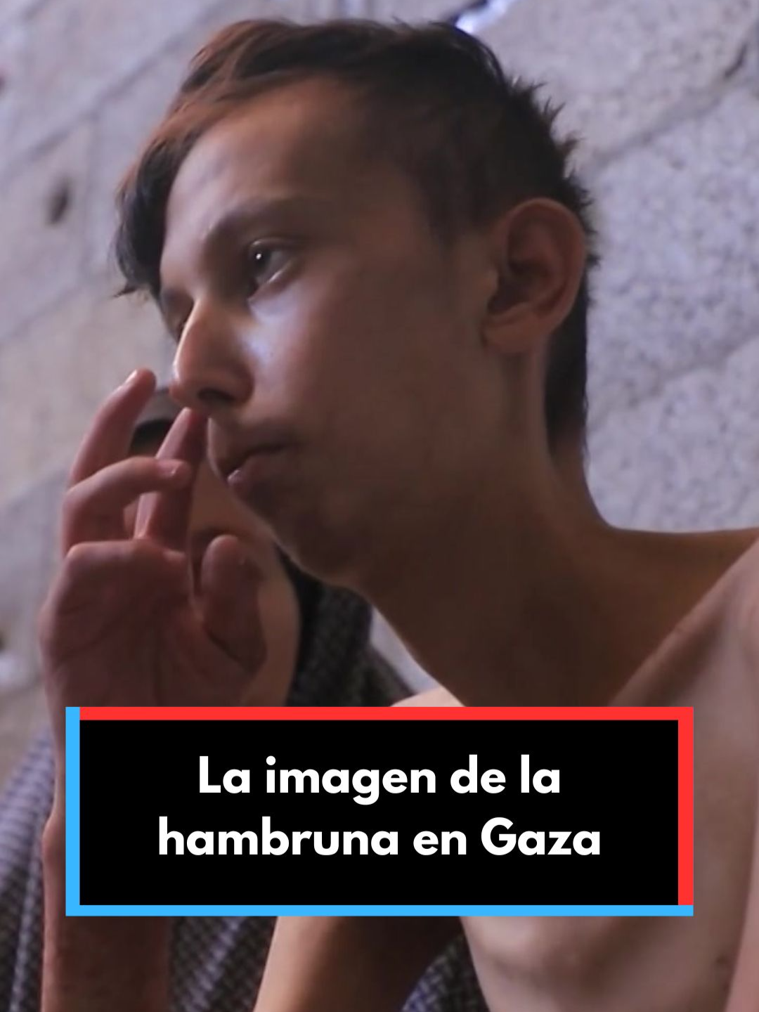🔸 La hambruna en Gaza en una imagen Las televisiones públicas europeas han decidido colaborar para mostrar esta realidad. Este adolescente de 17 años, al que pudimos grabar en su casa hace unos días ya ha fallecid0. La ONU ha declarado oficialmente la grave crisis de hambre que se vive en la franja, pero Israel sigue negándose a reconocerla. 🗣️ 