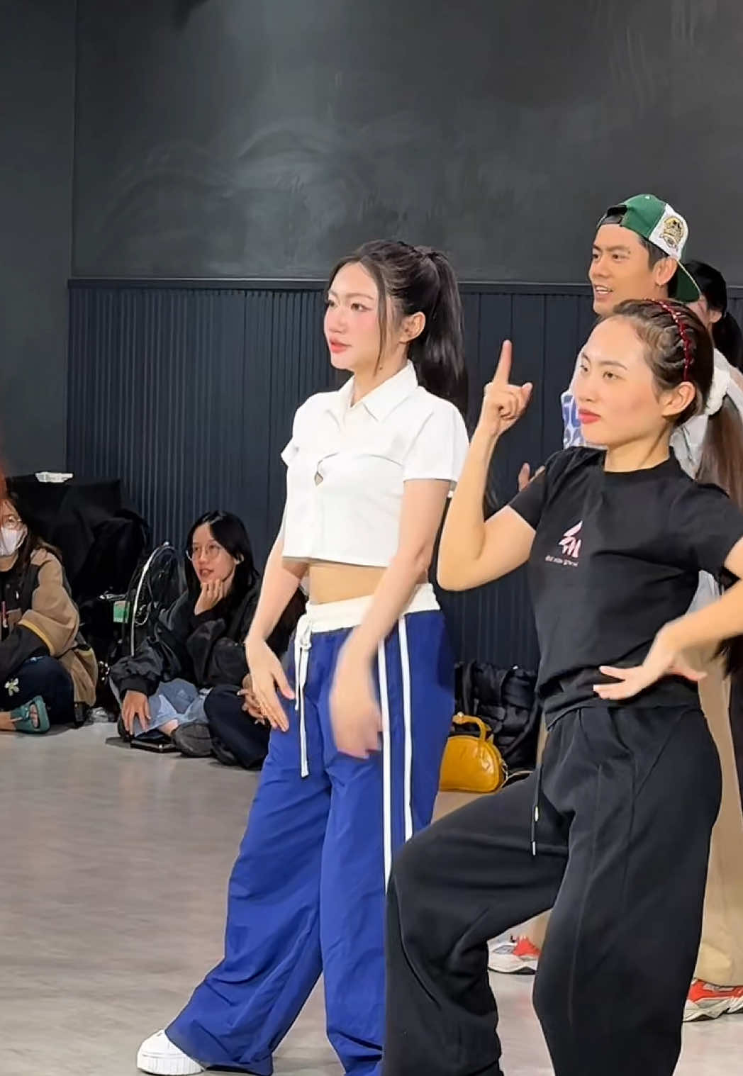 Nhảy dễ mà! #orangesinger #cmazor #emxinhsayhi 