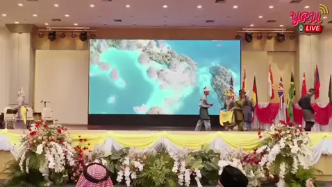 Suatu kebanggaan bagi masyarakat kabupaten kuantan Singingi, Provinsi Riau Mahasiswa UIN Suska Riau memperkenalkan Ikonik tradisi Pacu Jalur ke kancah Internasional di Negara Thailand ,Kamis (28/08/2025). Salam kayuah-kayuah-Kayuah. Sumber Video:@miselfriledya  #Kuansing #Riau #budayaku #Pacujalur2025 #indonesia 