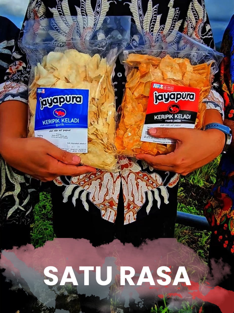 ​Satu gigitan, seribu cerita. Inilah rasa autentik Papua yang mempersatukan kita. Keripik Jayapura, cemilan andalan yang selalu bikin happy! 😋✨ Walaupun beda suku, beda bahasa, tapi kita satu. Keripik Jayapura bukan cuma keripik, tapi simbol kebersamaan dan persatuan. Setiap gigitannya, ada rasa kehangatan dari tanah Papua 🫶🫶🫶 Ini akan selalu jadi pengingat bahwa kebersamaan itu indah, dan kita bisa menemukan kebahagiaan dalam hal-hal sederhana. 💖 Siapa di sini yang setuju? Yuk, rasakan kelezatan otentik dari Papua ❤️❤️❤️🇲🇨 #papua  #cemilansehat  #cemilanenak  #produklokal  #dukungumkm   