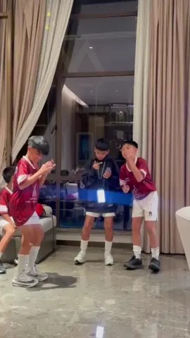 Day 4 ก่อนแข่งแมทสุดท้ายของวัน 😂😂 ยาวไป ยาวไป 🕺🕺🇨🇳🇨🇳 𝐑𝐞𝐝 𝐋𝐢𝐭𝐭𝐥𝐞 𝐂𝐡𝐚𝐦𝐩𝐢𝐨𝐧 𝐅𝐨𝐨𝐭𝐛𝐚𝐥𝐥 𝐓𝐨𝐮𝐫𝐧𝐚𝐦𝐞𝐧𝐭 – 𝐂𝐡𝐢𝐧𝐚 🇨🇳 #tacteam #มีปิติสุข_มีแท็กทีม @BMขวาพรสวรรค์ 