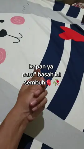 ini maen hp juga susah kalo mau ngetik, apalagi laki nulis udh alhasil bukunya pada lentur sama lecek, kapan ya sembuh nya🥺🥀🫀, kasih saran dong 😮‍💨#foryoupage #fyp #moots? #xcyzba #masukberandafyp 