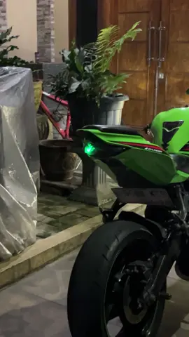 stoplampnya kanan kiri 🤩 #zx25r #zx25rr #zx25r4cylinder #fyp 