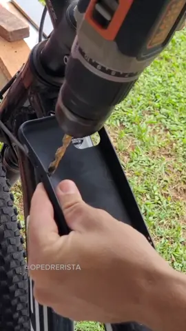 Faça um suporte para seu celular na bicicleta 😉 #solucoes #DIY #tools #flypシ 