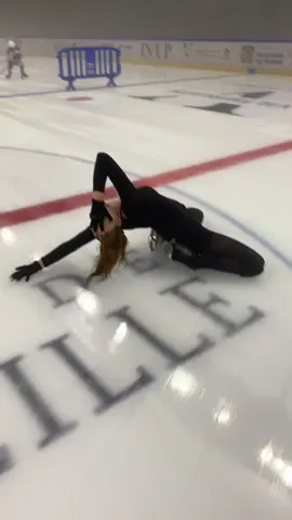beauxoup moins bien que l’originale mais bon j’ai essayé #figureskating #fyp #trend #figureskater 