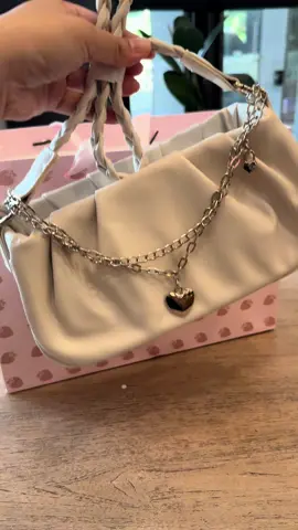 terbaru dari @CORALDAISY ! wajib punya yang satu ini #tascantik #tasmurah 