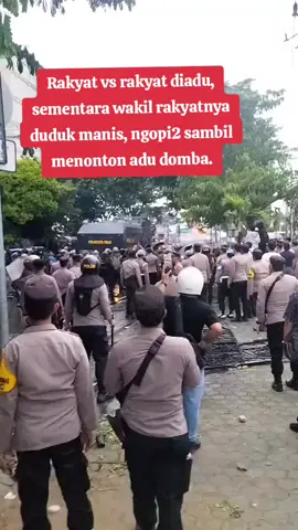 Akhirnya terjadi,   semakin sore aksi semakin panas. Adu kuat pendemo dan pihak keamanan semakin masif. Sementara pengikut aksi semakin sore semakin berdatangan dalam jumlah besar. Semoga tidak terjadi chaos di negeri ini. 