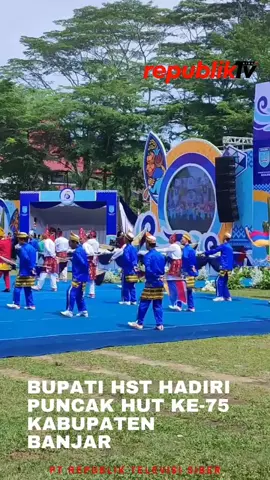 Puncak peringatan Hari Jadi ke-75 Kabupaten Banjar berlangsung meriah di Ruang Terbuka Hijau Ratu Zalecha, Martapura, Kalimantan Selatan. Acara ini dihadiri langsung oleh Gubernur Kalsel H Muhidin dan sejumlah kepala daerah, termasuk Bupati Hulu Sungai Tengah (HST) Samsul Rizal dan Ketua TP PKK Deni Era Yulyantie.