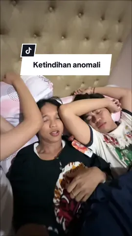 Kaget pas scroll TikTok tiba-tiba ketindihan ni bedua, berujung laper tengah malem juga nih #LanjutMaksu 