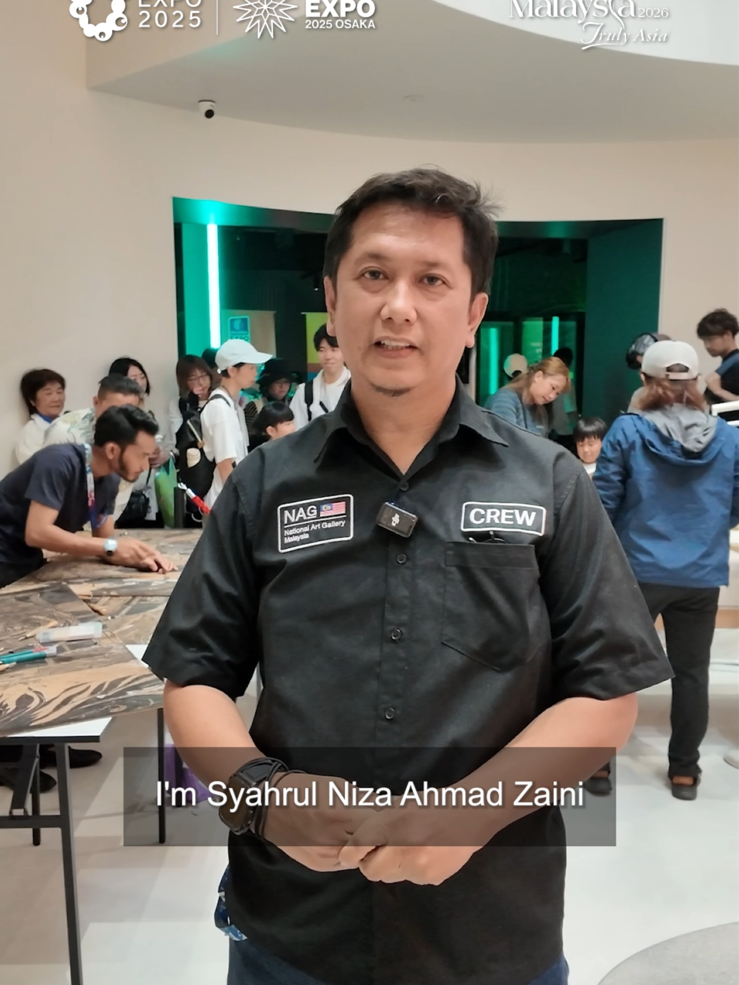 🇲🇾🎨 Malaysian artistry takes the spotlight at Expo 2025 Osaka! As part of MOTAC Week, we caught up with Syarul Niza Ahmad Zaini, curator for Balai Seni Negara’s exhibition at the Malaysia Pavilion. From live wood carving to linocut demos, visitors got a real taste of Malaysia’s creative soul — blending tradition, talent, and cultural pride. The Malaysia Pavilion continues to showcase our rich heritage on the world stage. 🌏✨ #MalaysiaPavilion #Expo2025Osaka #SeniMalaysia #BalaiSeniNegara #MOTACWeek #WeavingTheFuture #VisitMalaysia2026 #CulturalHeritage