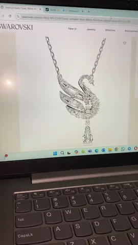 Swan pendant -Swarovski🦢 Mẫu thiên nga mới ra mắt đây cả nhà ơi😍🥰✨ #swariu #swarovski #vongcoswarovski #daychuyen #xuhuong 