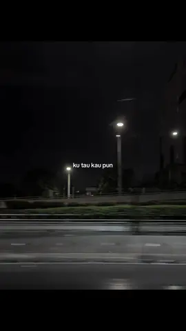manusia itu aneh, bilang ikutin kata hati, tapi di setir sama ego sendiri.