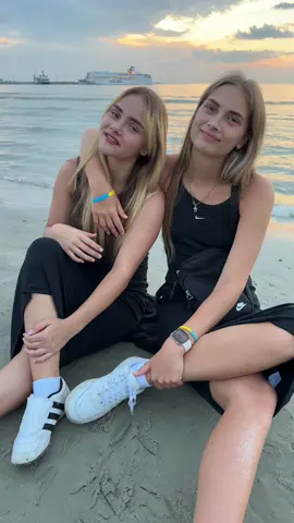 #valerianegurenkoodessatallinn #sisters #sunset #ukrainiansineurope🇪🇺 