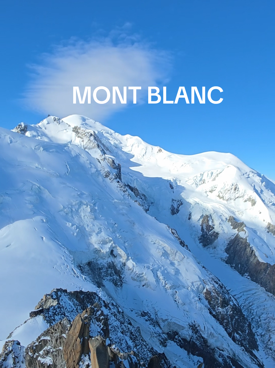 Mont Blanc  Alpy Piękny  widok  na Masyw Mont Blanc w tym  wielki szczyt Mont Blanc  4805 m n.p.m. z Tarasu Widokowego Aiguille du Midi na wysokości  3842 m n.p.m. #montblanc #france #alps #rady #views 