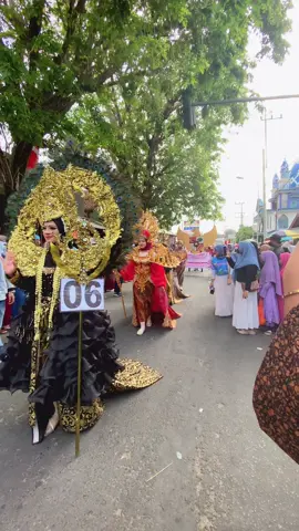 Males pakek lagu layla wkwk #fypp #karnavalketapang #karnaval2025 #madurapride🔥 #xybca #4upage #madurasampang 