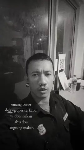 enak dia mah, ad yg masakin. tgl tua masih bisa bontot, laa kita.. udah puasa