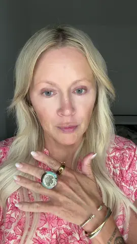 5 tips to better powder application under the eyes #makeupover50